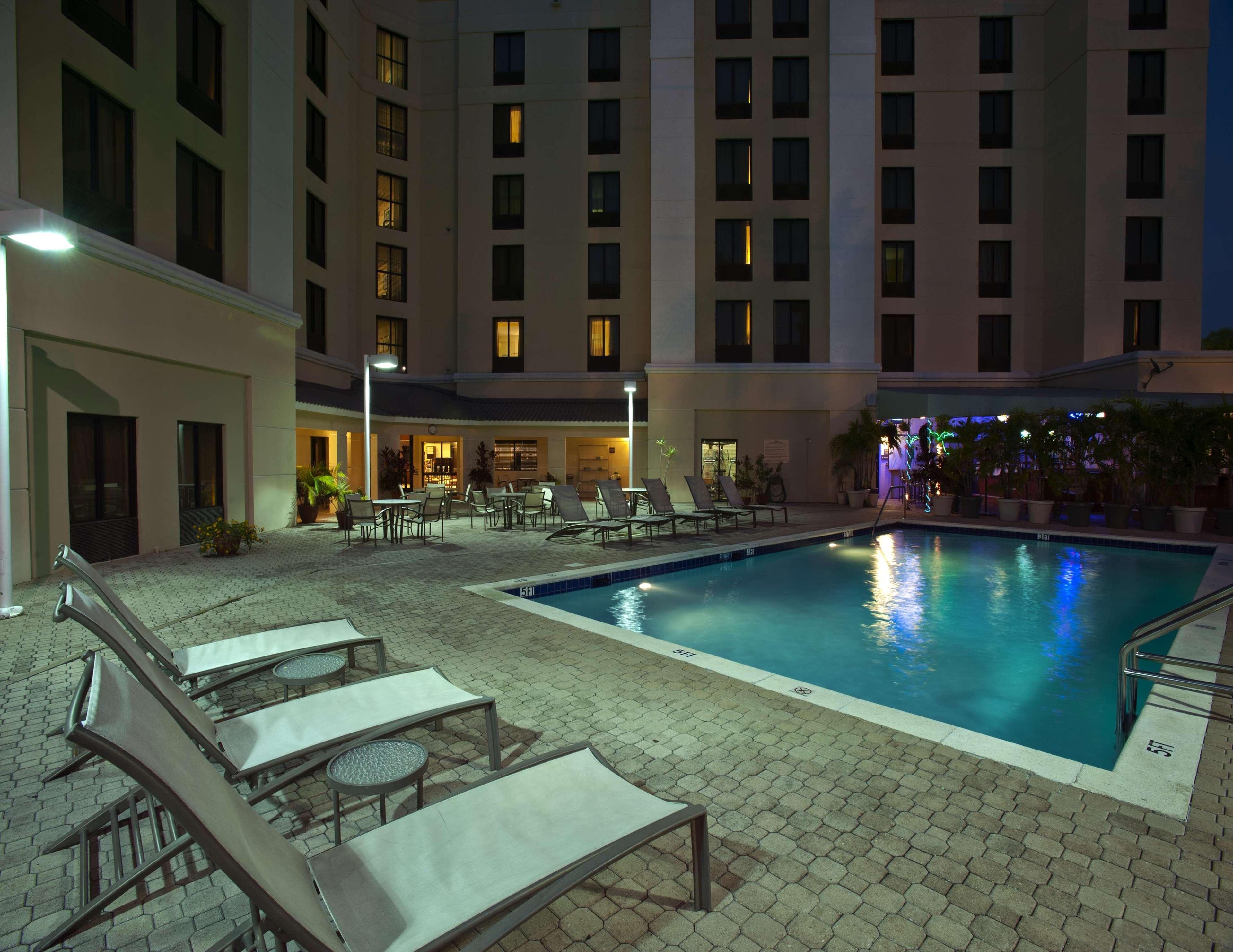 Hampton Inn & Suites Miami-Doral Dolphin Mall Екстериор снимка
