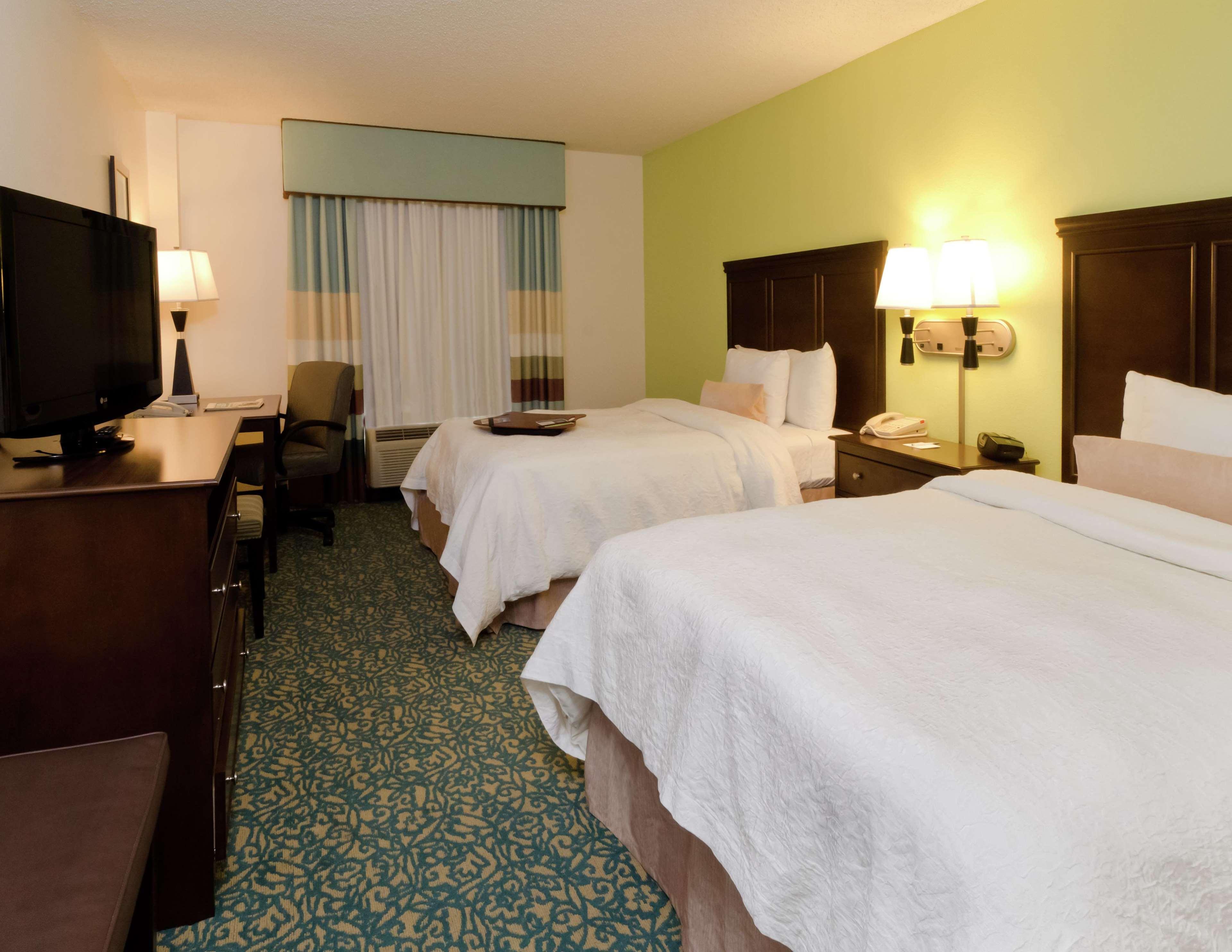 Hampton Inn & Suites Miami-Doral Dolphin Mall Стая снимка
