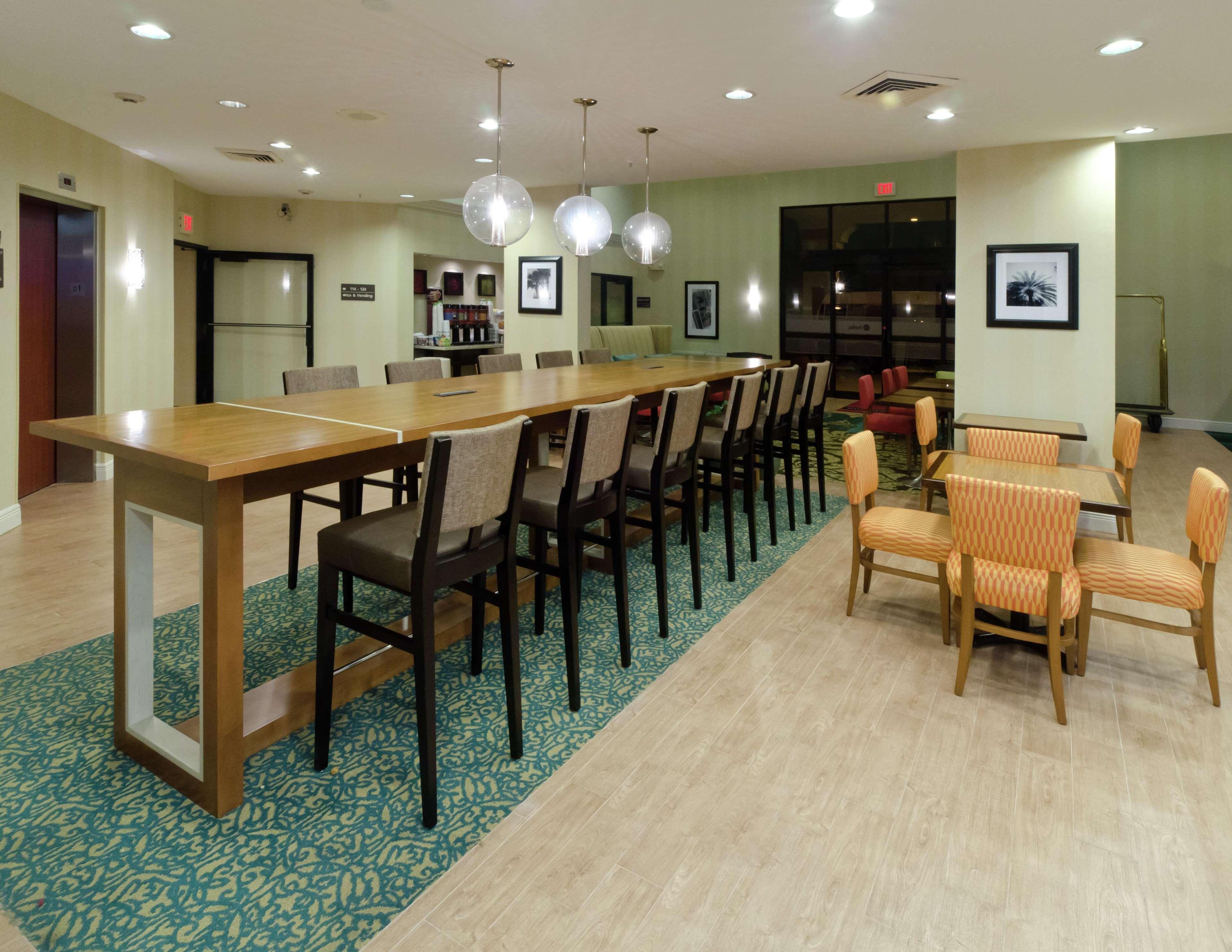 Hampton Inn & Suites Miami-Doral Dolphin Mall Екстериор снимка