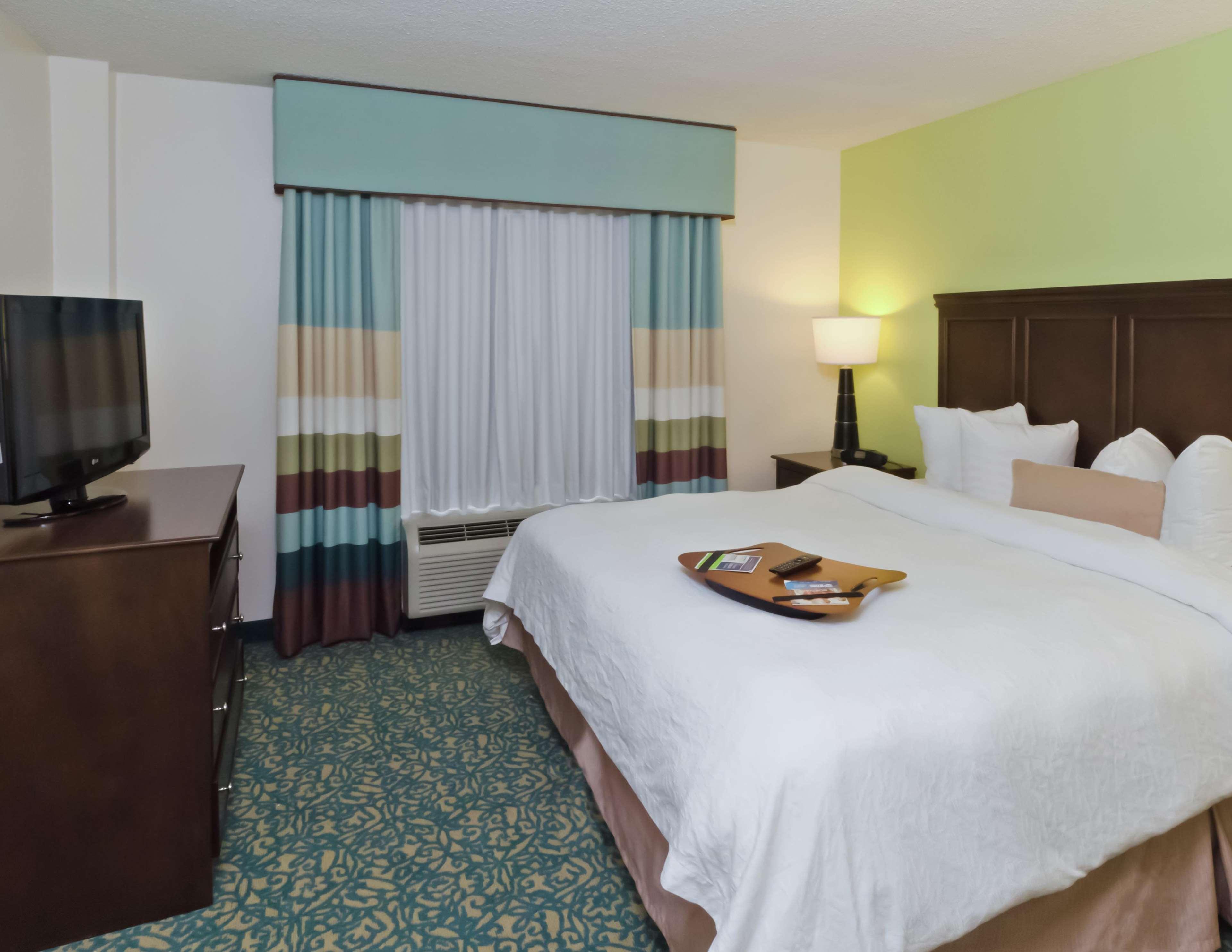 Hampton Inn & Suites Miami-Doral Dolphin Mall Стая снимка